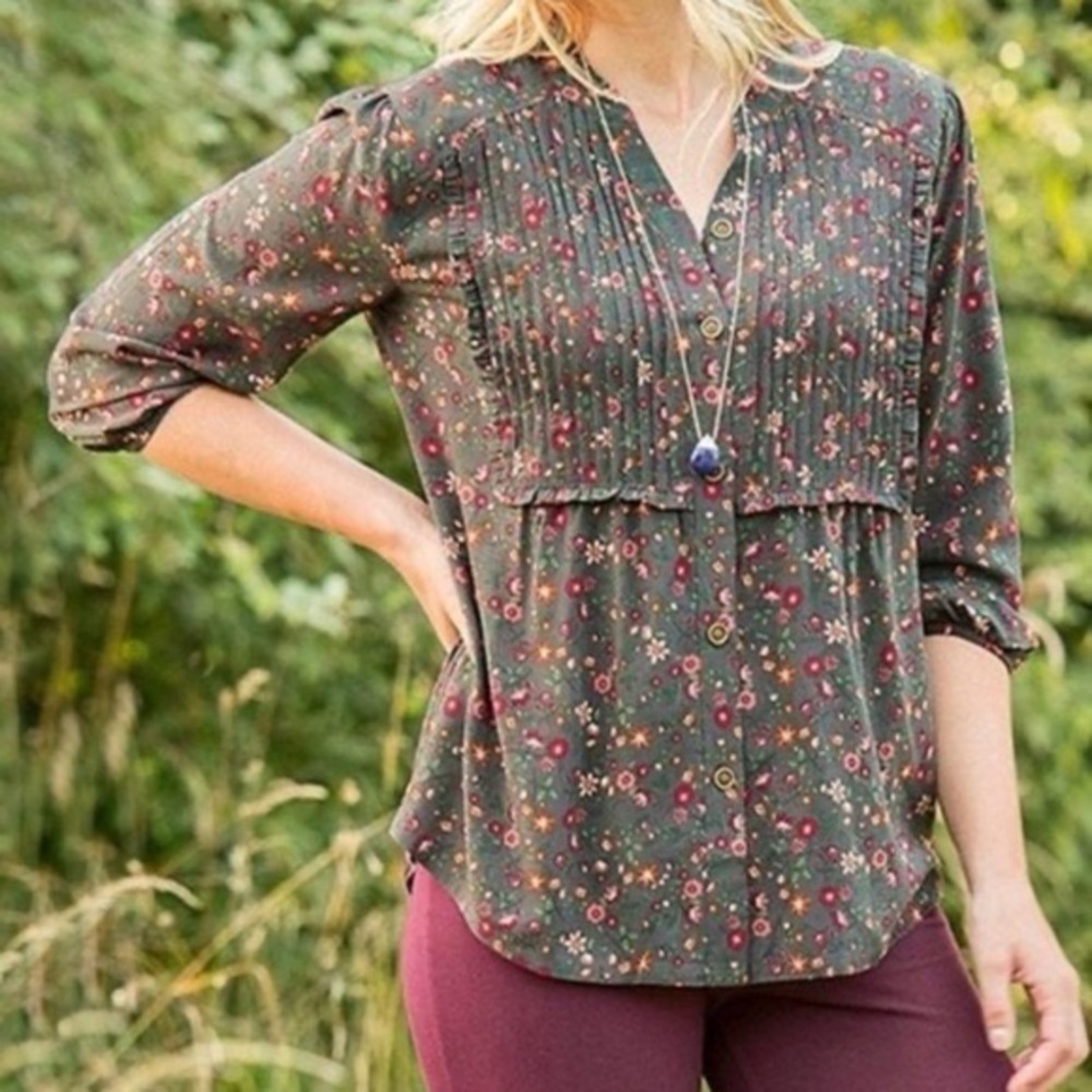 Matilda Jane floral pleat-front afternoon stroll top rayon cottage size large